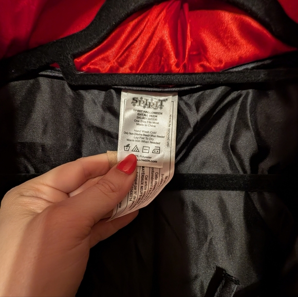 Sprite Halloween Black And Red One Size For Most Vampire Cape - Picture 2 of 3